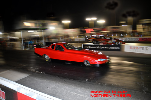 Doug Schneider - 'Milliken Monster' (near lane) 
vs Ken Singleton - 'High Risk' (far lane)